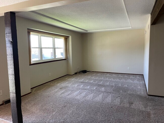 Building Photo - 3000 S Peck Dr