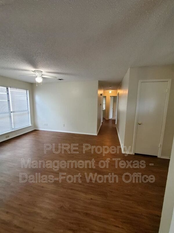 Foto del edificio - 8005 Meadowlark Ln