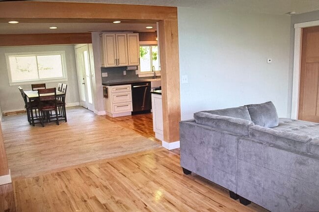 Entry - 1505 NW 10th Ave