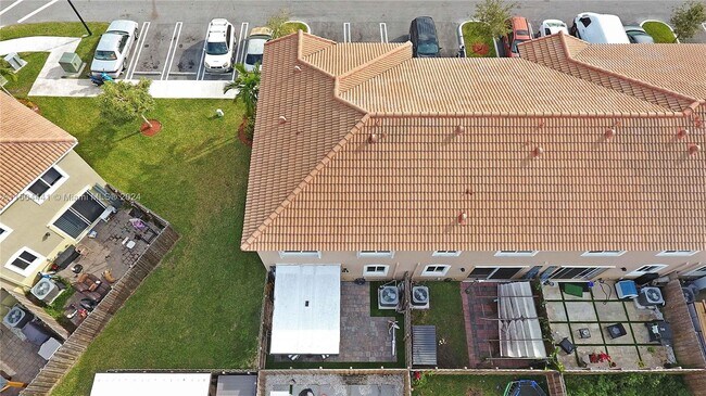 Building Photo - 1036 SE 24th Ave
