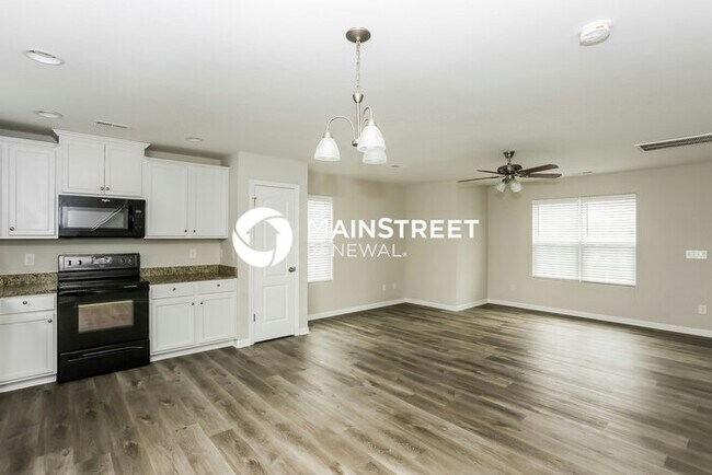 Building Photo - 3 Bedroom Pet-Friendly Home in Charlotte, NC with Main Street Renewal