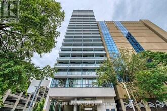 Building Photo - 210 Simcoe St