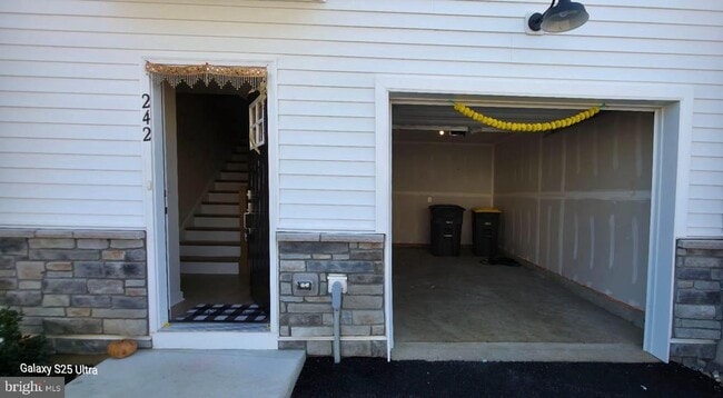 Building Photo - 242 Talucci Dr