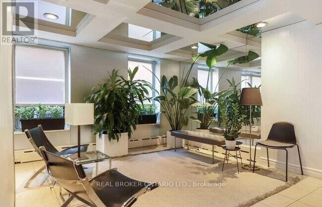 Building Photo - 78 Warren Rd