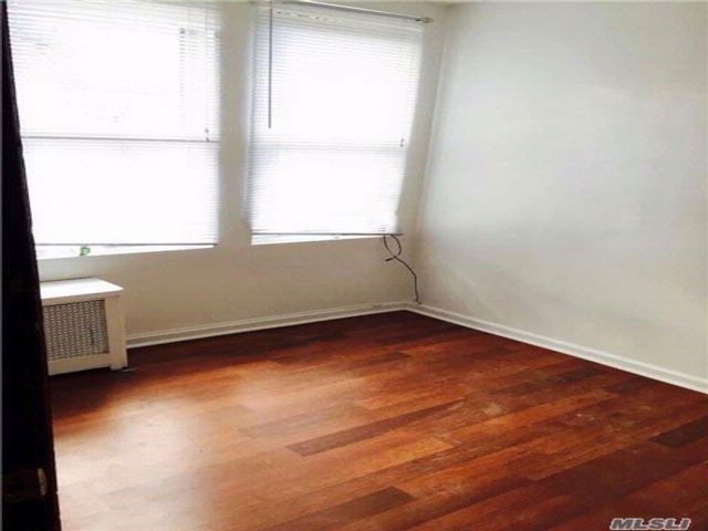 Foto del edificio - 8308 Pettit Ave