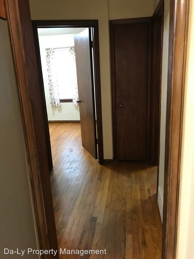 Building Photo - 2 br, 1 bath House - 103 E. 18th Street
