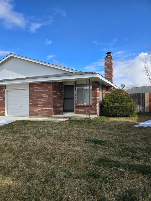 3255 Imperial Way, Carson City, NV 89706 Townhome Rentals in Carson City NV