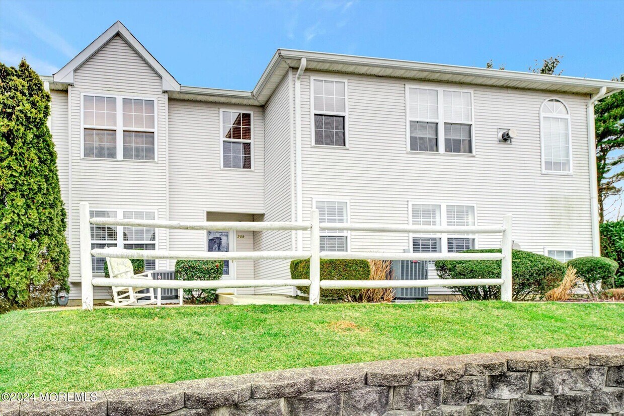 209 Club Dr, Wall Township, NJ 07719 Condo for Rent in Wall Township