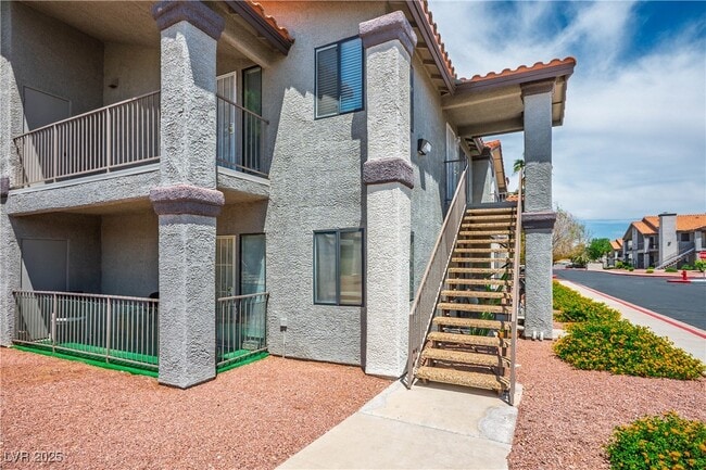 Foto del edificio - 1575 W Warm Springs Rd