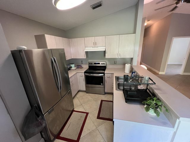 Foto principal - 713 Key West St