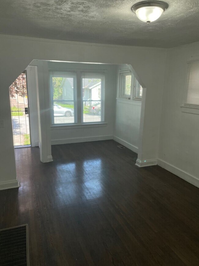 Building Photo - Cozy Living in Glen Park Section 8 Accepte...