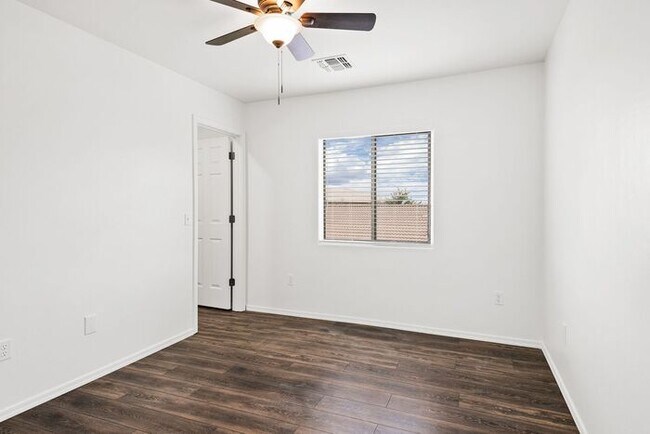 Foto del edificio - **MOVE IN SPECIAL $500 CREDIT - Beautiful ...