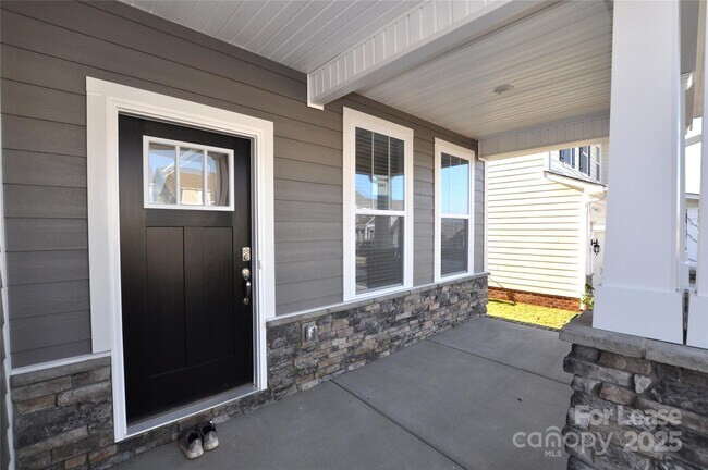 Building Photo - 8007 Oakmere Rd