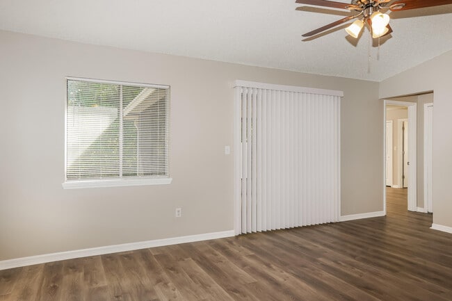 Foto del edificio - 2102 Thames Rd SE