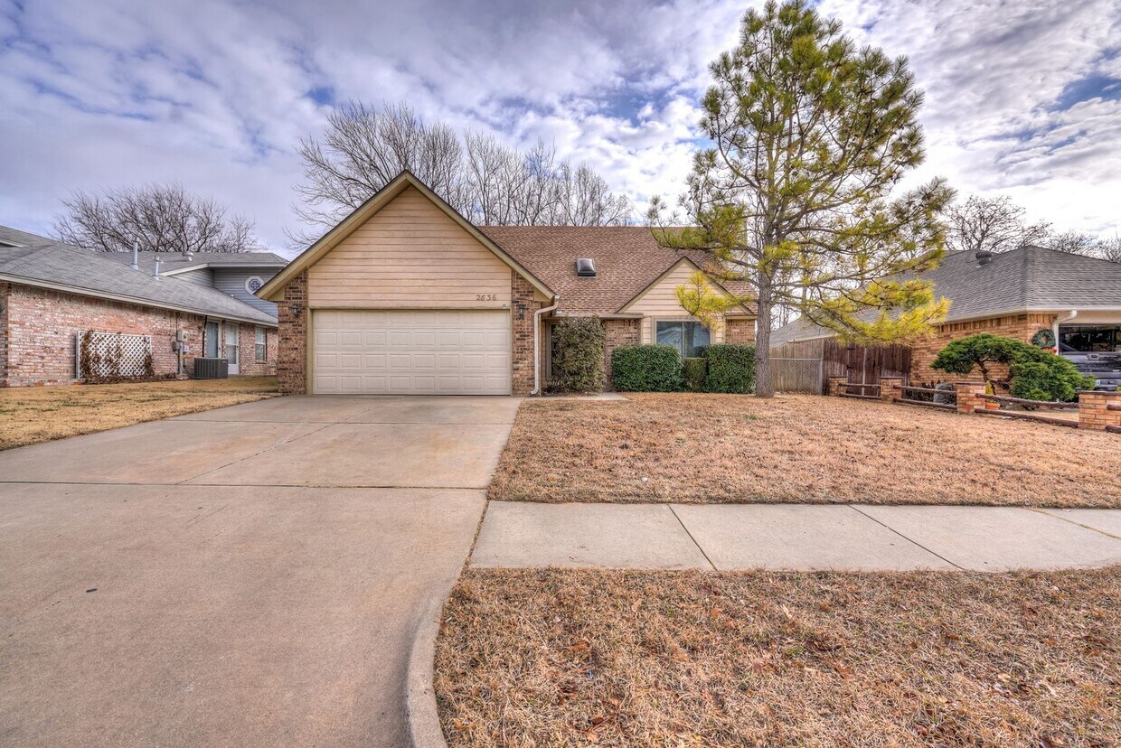 4 Bed 2 Bath in Moore School District - 4 Bed 2 Bath in Moore School District