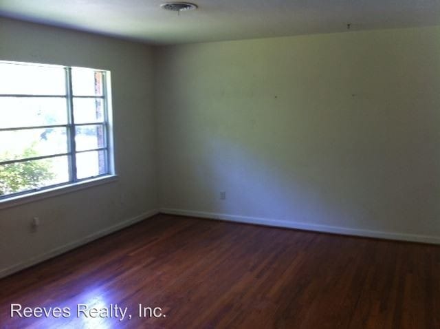 Building Photo - 1213 Oak Ln Cir W