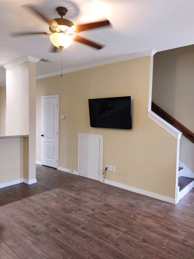 Photo - 343 Apartment