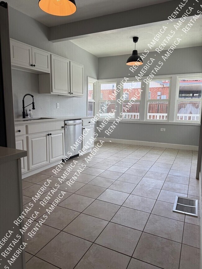 Foto del edificio - 642 E 8th St