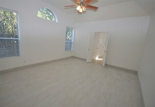 Building Photo - 5634 Heather Run Dr