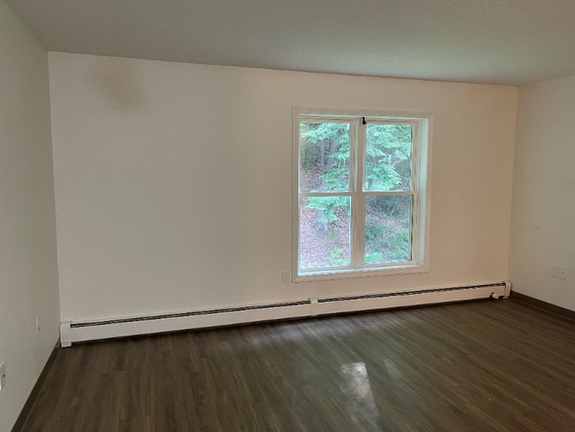 Building Photo - 498 Marlboro Rd