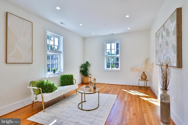 Foto del edificio - 221 S Alfred St