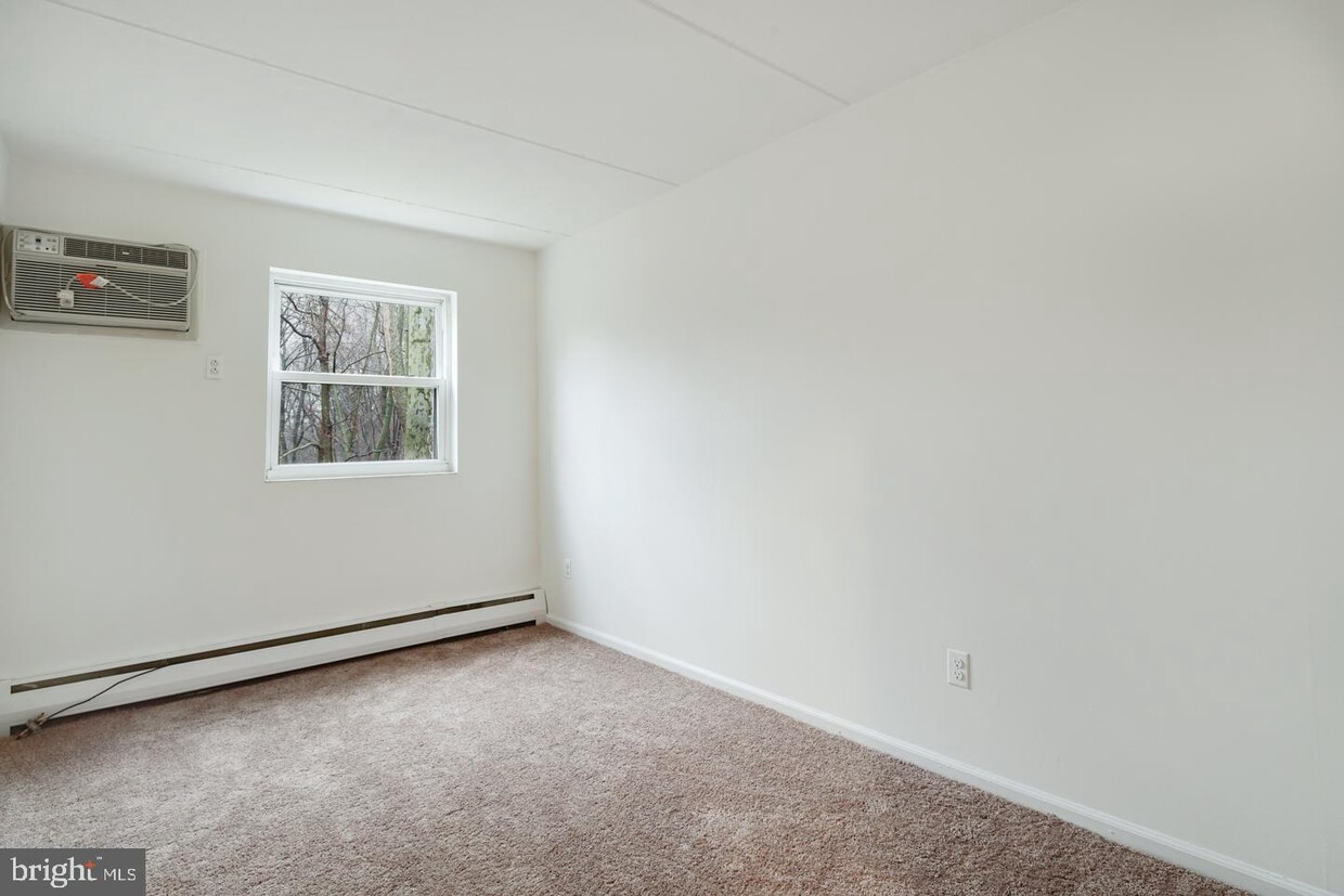 Foto principal - 257 N State Rd