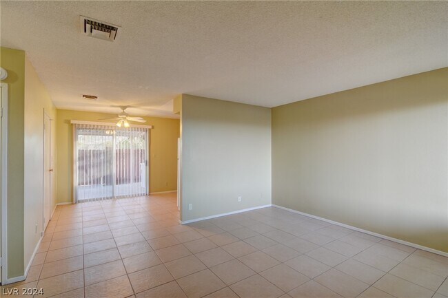 Building Photo - 337 E Van Wagenen St