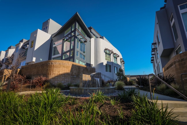 Building Photo - 5350 Playa Vista Dr