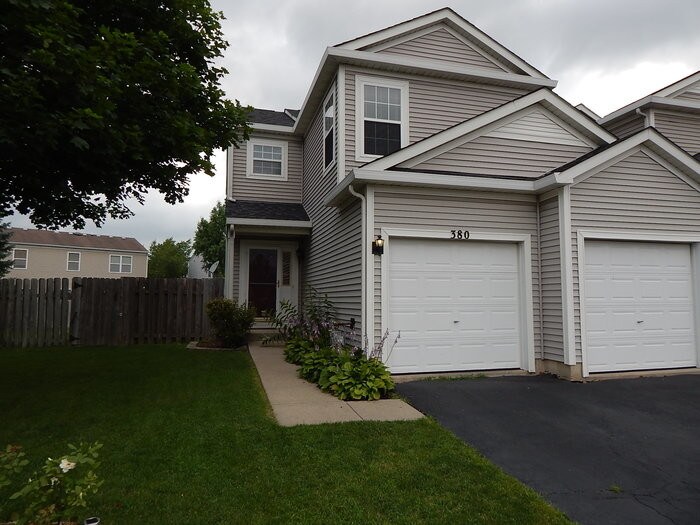 Primary Photo - Don't miss this 1/2 duplex with full basement