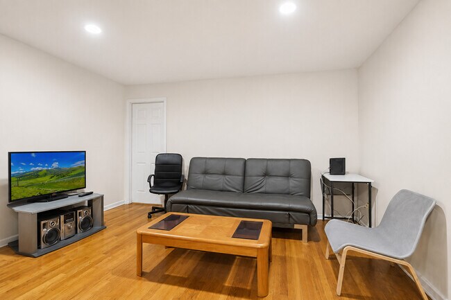 Foto del edificio - 2147 Ridge Ave