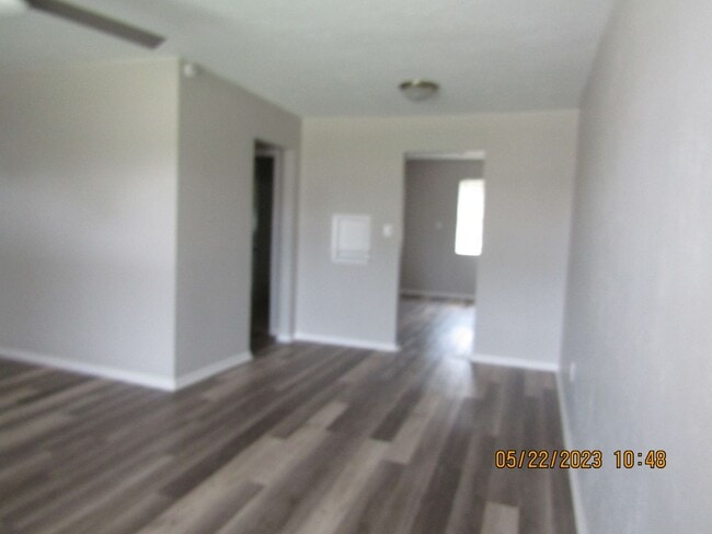 Building Photo - Very Nice Remodeled Duplex Home! No Pet Home!
