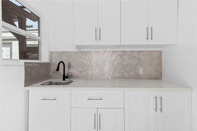 Foto del edificio - 3081 SW 7th St