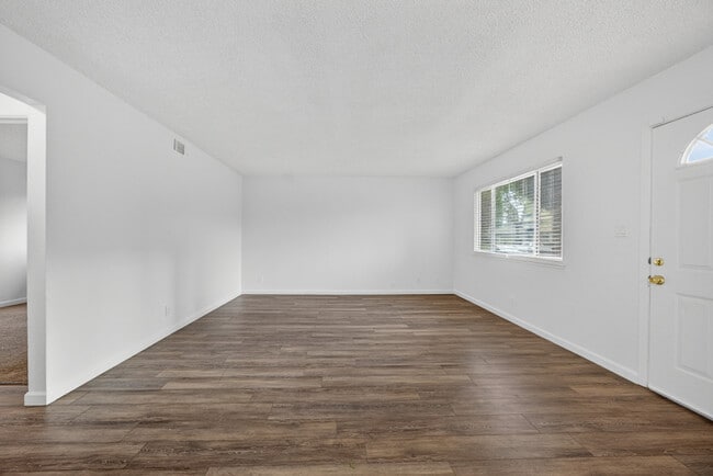 Building Photo - 81 La Fresa Ct