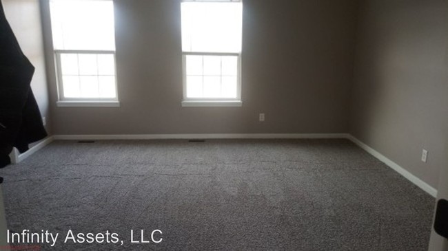 Building Photo - 2429 River Oaks Ln