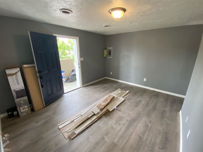 Building Photo - 4 br, 1 bath Duplex - 169 Union Street A