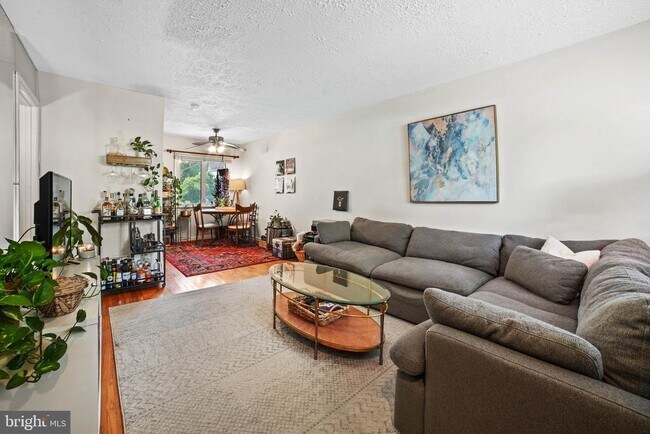 Foto del edificio - 1204 Wilkes St