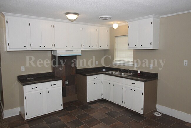 Foto del edificio - 6765 Camelot Rd