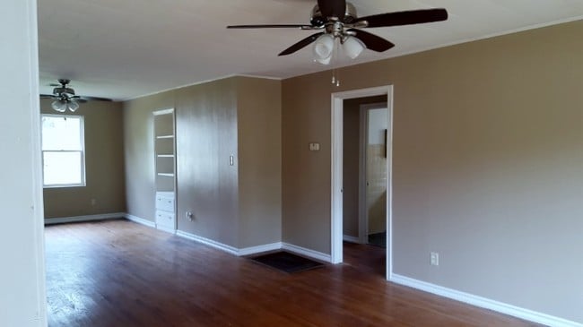 Building Photo - 2030 W Arrowhead Dr