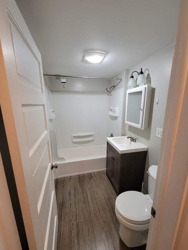 Building Photo - 915 2nd St