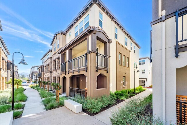 Foto del edificio - 923 Loyola Ln