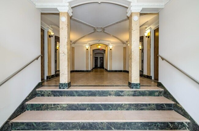 Foto del edificio - 5616 Pershing Ave