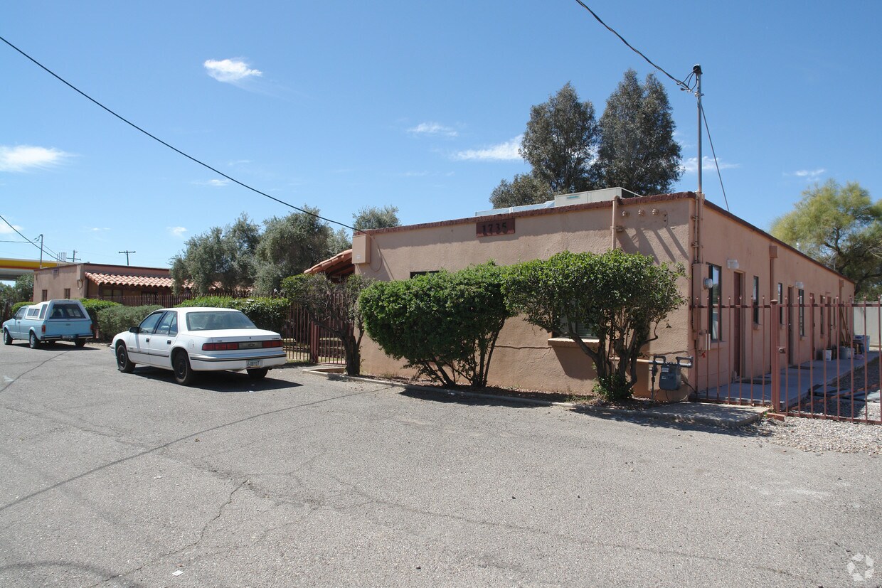 Foto del edificio - 1735 N Alvernon Way