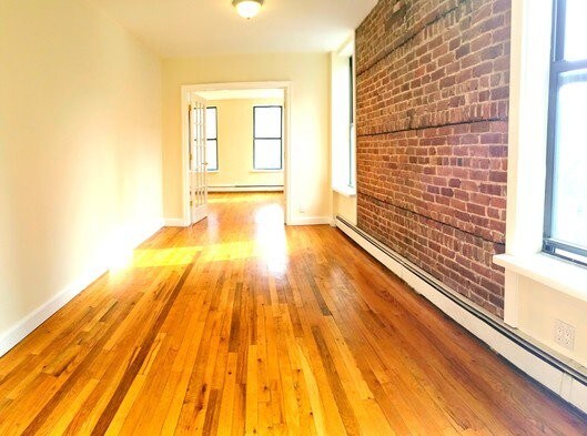 Primary Photo - 251 E 85th St