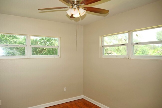 Building Photo - Charming 2bd 1bth home available now!