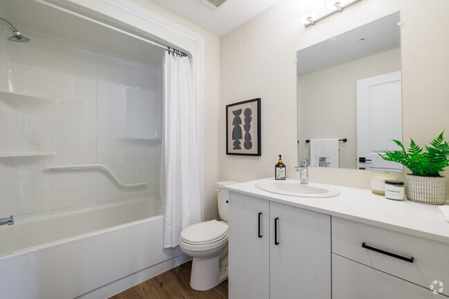 M1 - 2BR, 2BA - 920 SF - Bathroom - 865 Kleinburg Drive