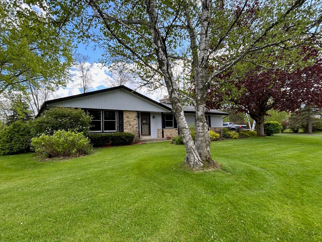 Primary Photo - 10341 Flagstone Dr