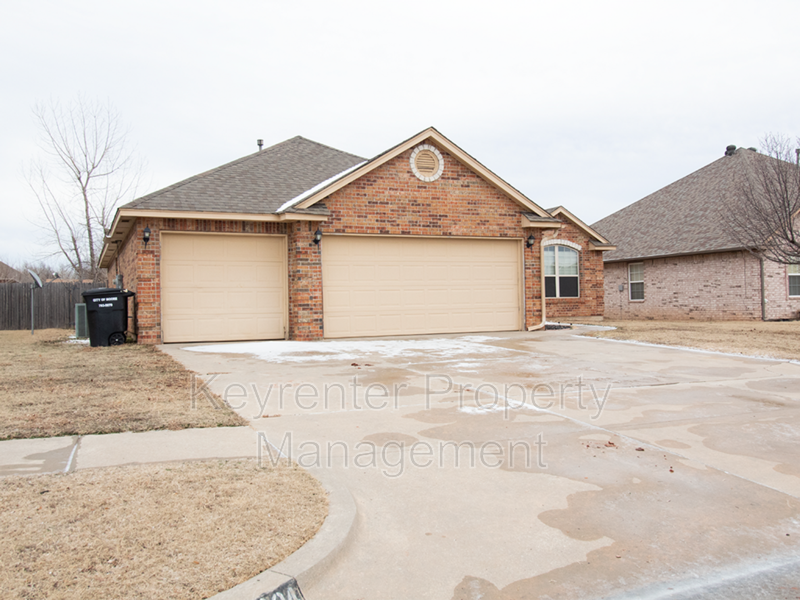2904 Danielle Terrace, Moore, OK 73160 House Rental in Moore, OK