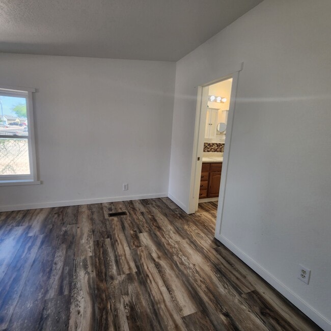 Building Photo - 21533 W Laura St