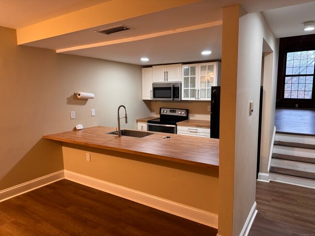 Building Photo - 1 Front St