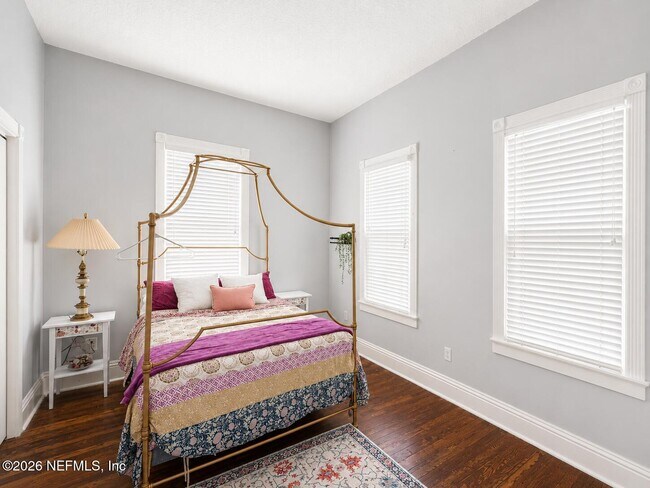 Foto del edificio - 443 E 3rd St